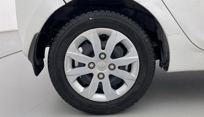 2018 Hyundai Eon MAGNA PLUS, Petrol, Manual, 4,401 km, Right Rear Wheel