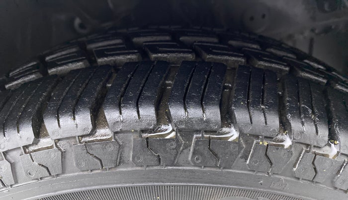 2018 Hyundai Eon MAGNA PLUS, Petrol, Manual, 4,401 km, Right Front Tyre Tread