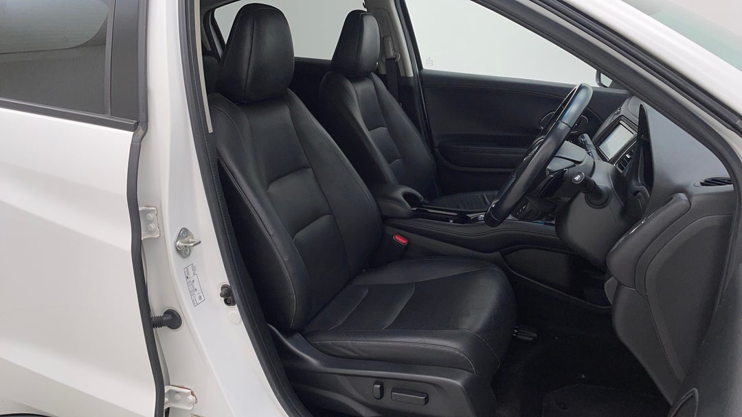 2019 Honda HR-V Vti-lx, Automatic, 134950 km, Right Side Front Door Cabin View