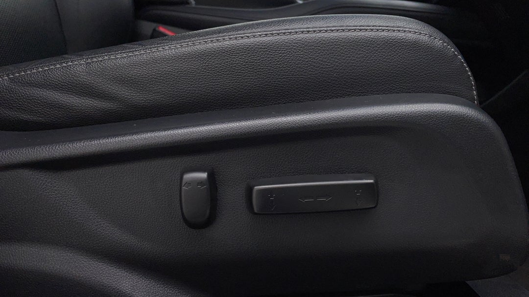 2019 Honda HR-V Vti-lx, Automatic, 134950 km, Drivers Side Adjustment Panel