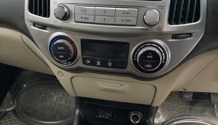 2014 Hyundai i20 MAGNA (O) 1.2, Petrol, Manual, 64,814 km, AC Unit - Directional switch has minor damage