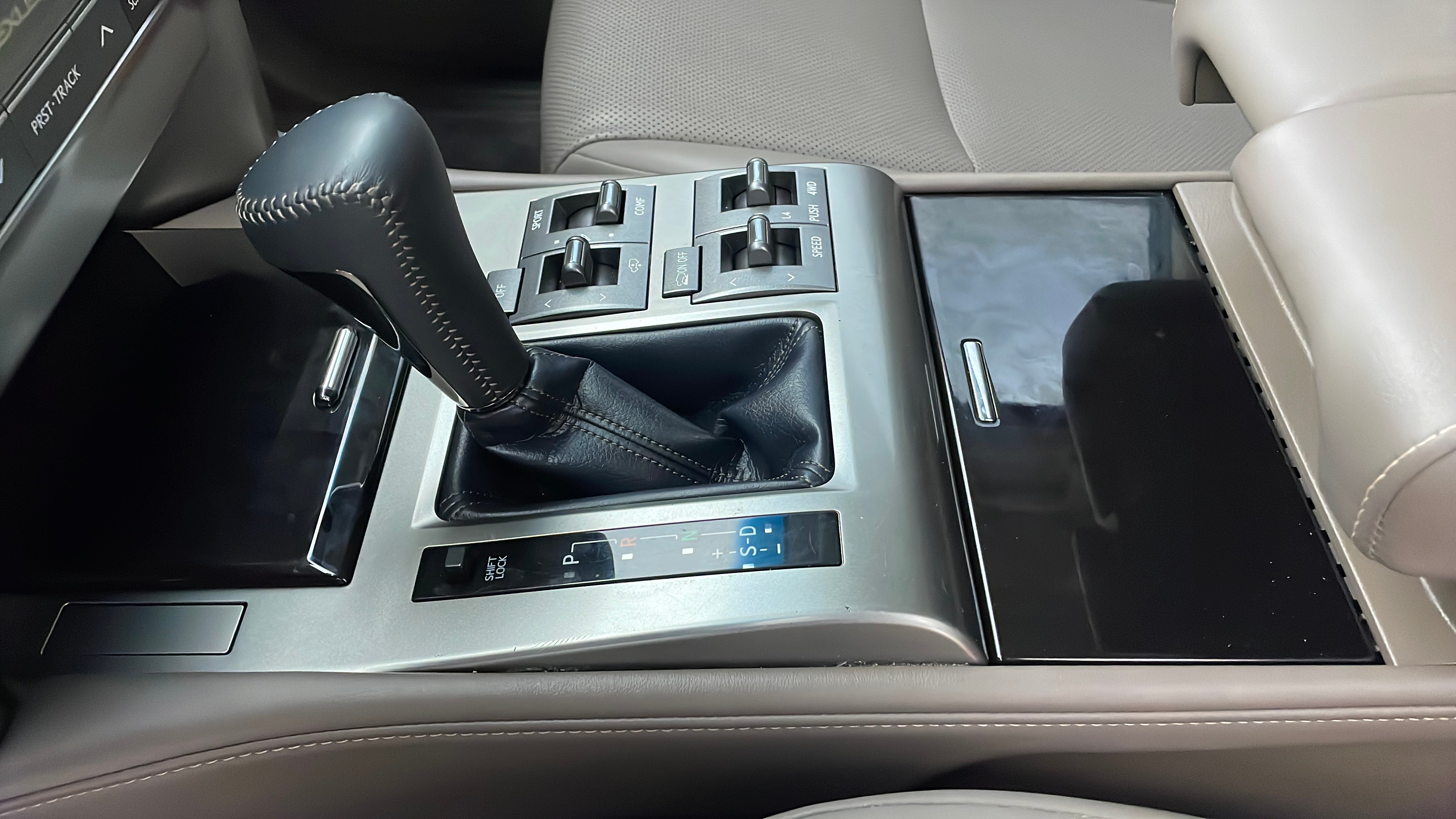 Lexus GX 460-Gear Lever