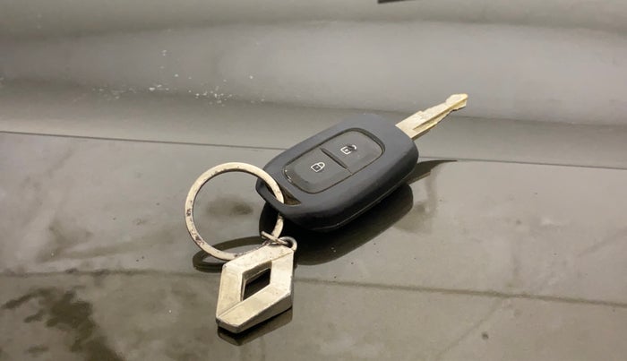2016 Renault Kwid RXT 0.8, Petrol, Manual, 14,661 km, Lock system - Remote key minor damage