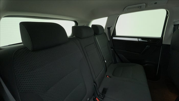 Volkswagen Touareg-Right Side Door Cabin View