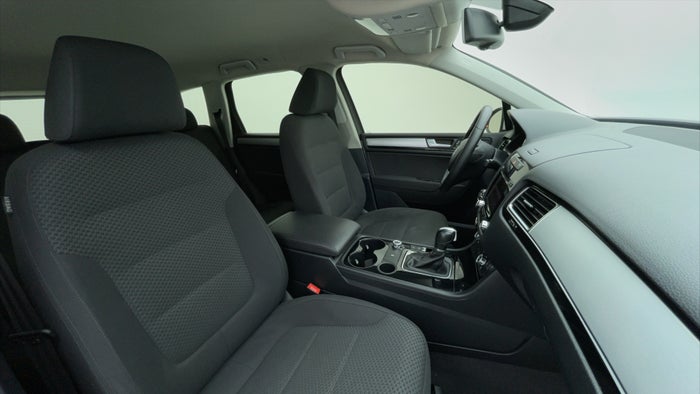 Volkswagen Touareg-Right Side Front Door Cabin View