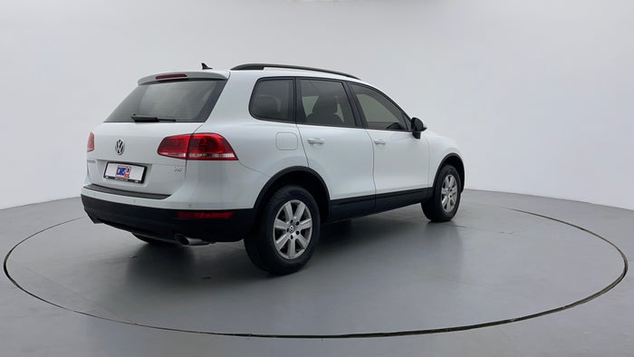 Volkswagen Touareg-Right Back Diagonal (45- Degree) View