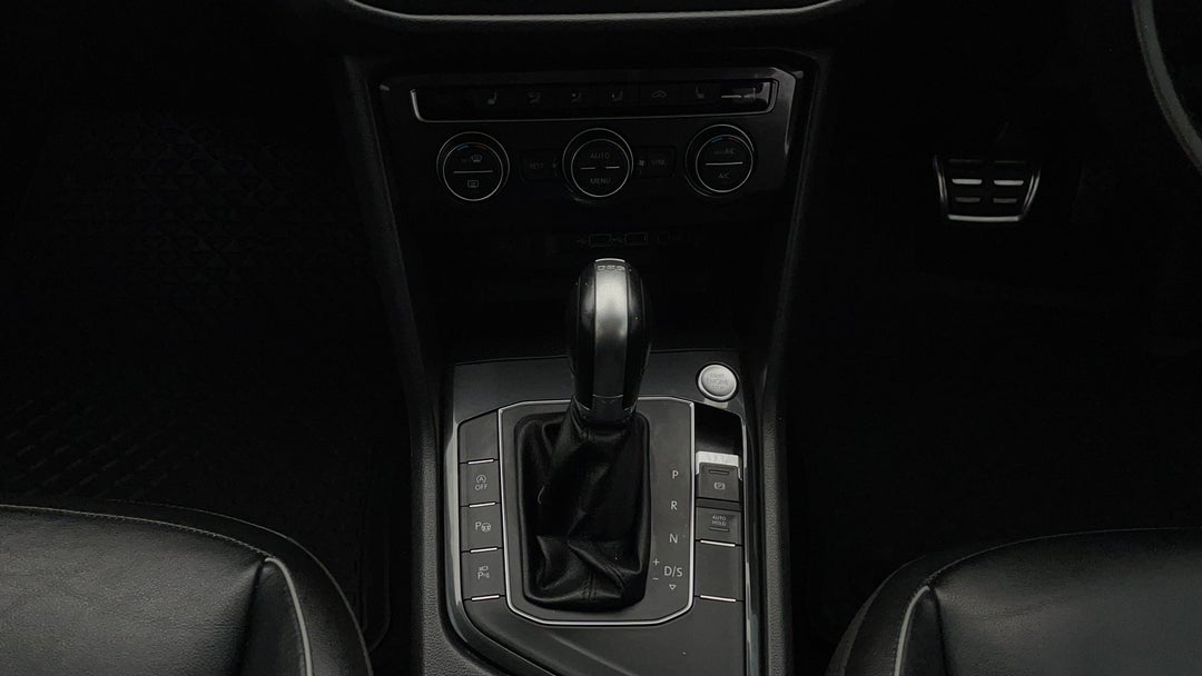 2018 Volkswagen Tiguan 110 Tsi Comfortline, Automatic, 121731 km, Gear Lever 
