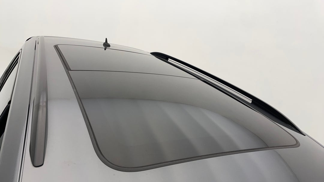 2018 Volkswagen Tiguan 110 Tsi Comfortline, Automatic, 121731 km, Roof/Sunroof View