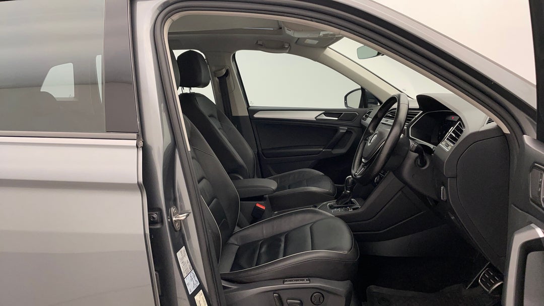 2018 Volkswagen Tiguan 110 Tsi Comfortline, Automatic, 121731 km, Right Side Front Door Cabin View