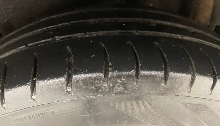2015 Maruti Celerio VXI, CNG, Manual, 64,965 km, Left Rear Tyre Tread