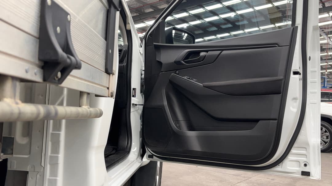 2023 Isuzu D-MAX Sx (4x2) High-ride, Manual, 36902 km, Speaker View