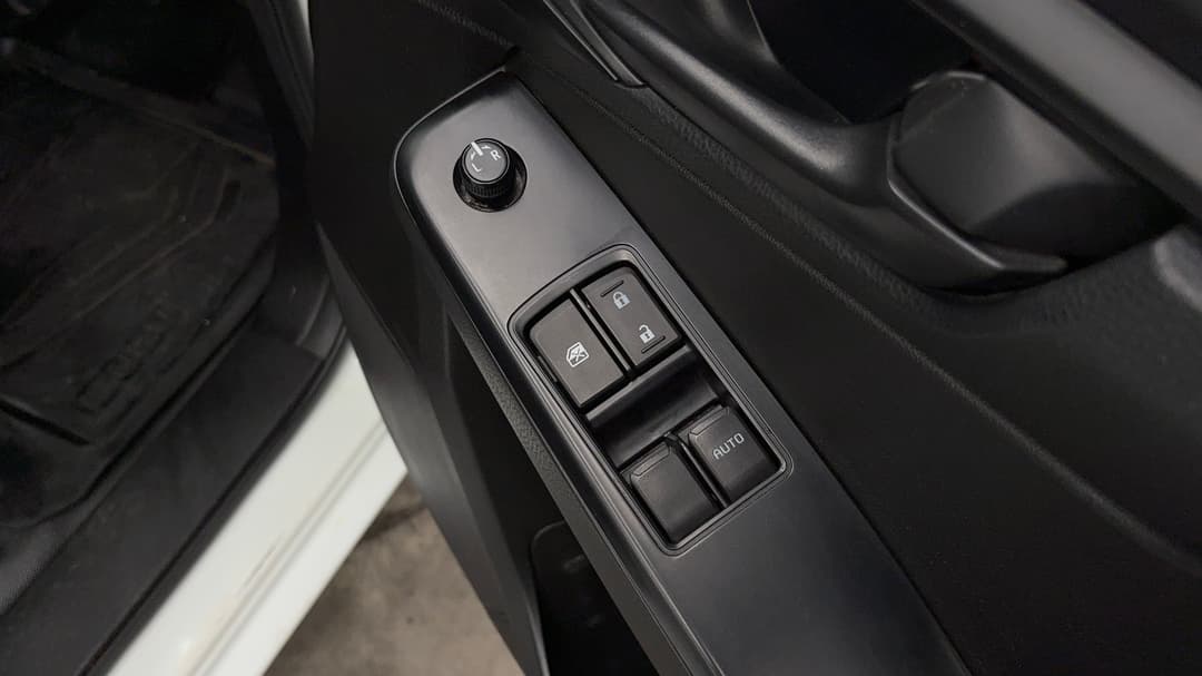 2023 Isuzu D-MAX Sx (4x2) High-ride, Manual, 36902 km, Drivers Side Door Panel Controls