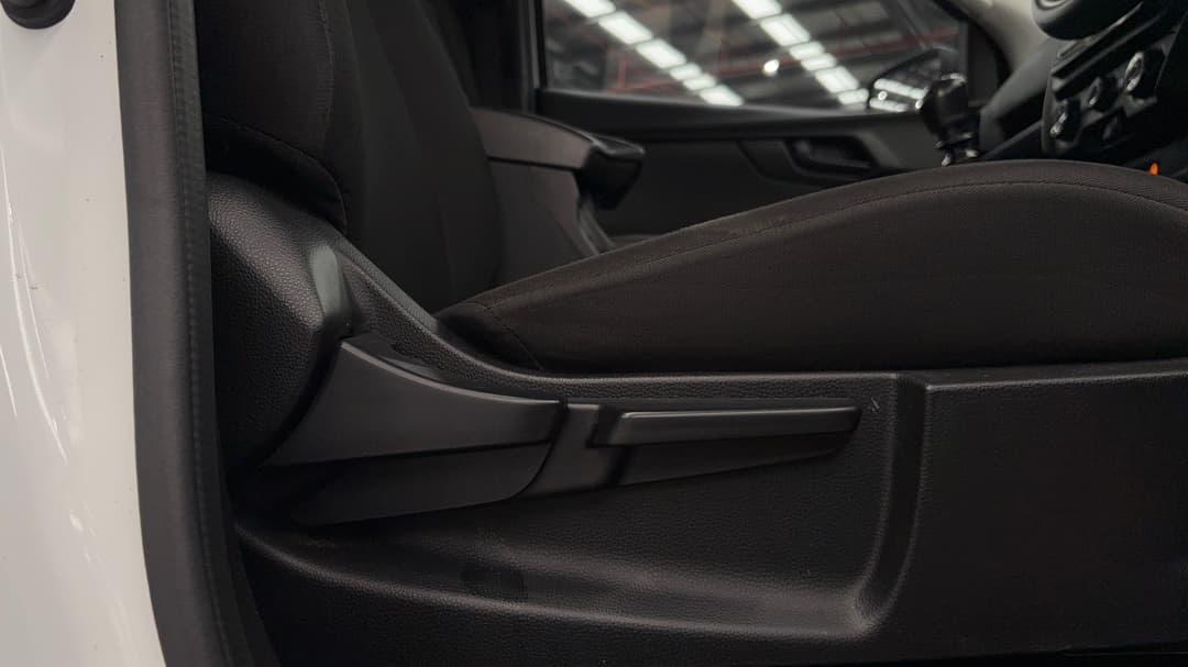 2023 Isuzu D-MAX Sx (4x2) High-ride, Manual, 36902 km, Drivers Side Adjustment Panel