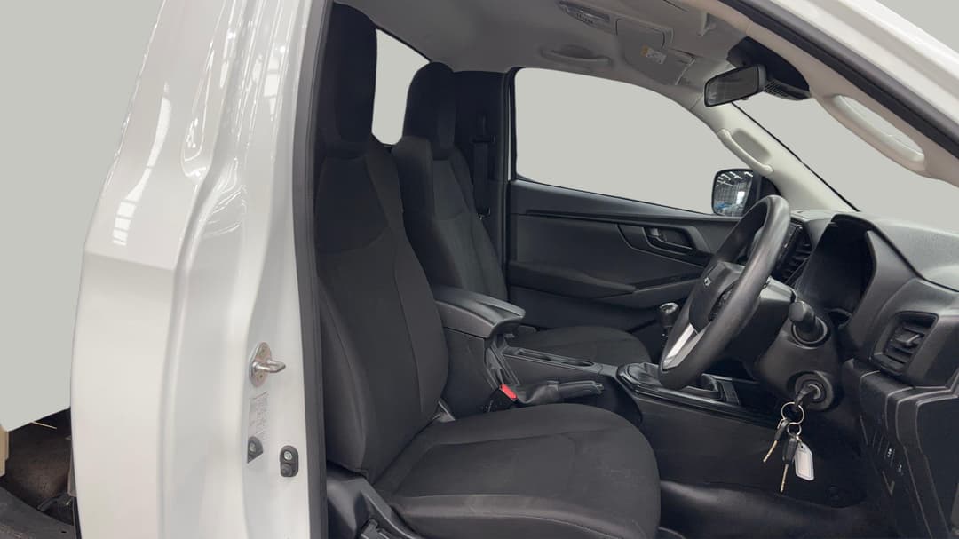 2023 Isuzu D-MAX Sx (4x2) High-ride, Manual, 36902 km, Right Side Front Door Cabin View