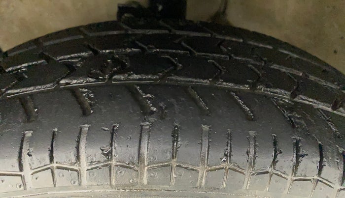 2011 Maruti Swift VXI, Petrol, Manual, 47,552 km, Left Front Tyre Tread
