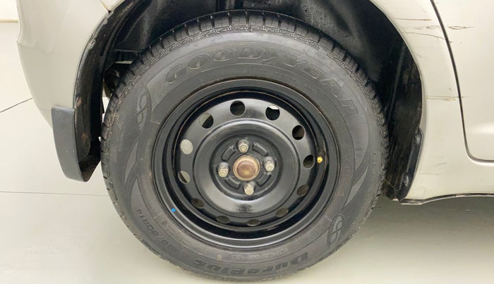 2011 Maruti Swift VXI, Petrol, Manual, 47,552 km, Right Rear Wheel