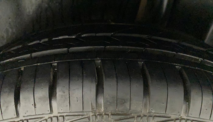 2011 Maruti Swift VXI, Petrol, Manual, 47,552 km, Left Rear Tyre Tread