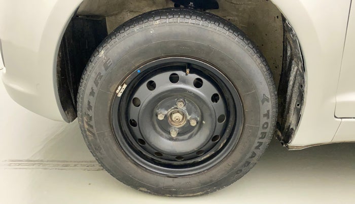 2011 Maruti Swift VXI, Petrol, Manual, 47,552 km, Left Front Wheel