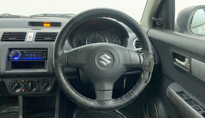2011 Maruti Swift VXI, Petrol, Manual, 47,552 km, Steering wheel - Steering cover is minor torn