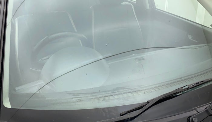 2011 Maruti Swift VXI, Petrol, Manual, 47,552 km, Front windshield - Minor spot on windshield
