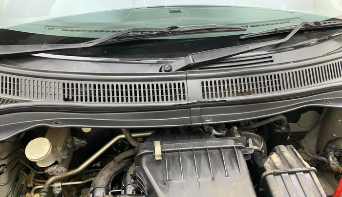 2011 Maruti Swift VXI, Petrol, Manual, 47,552 km, Bonnet (hood) - Cowl vent panel has minor damage