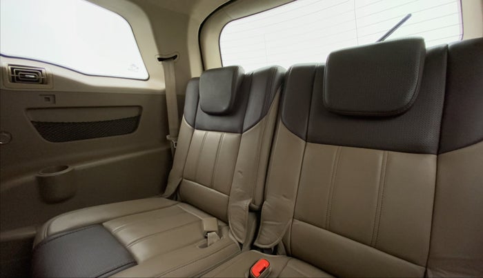 2013 Mahindra XUV500 W8 FWD, Diesel, Manual, 72,418 km, Third Seat Row ( optional )