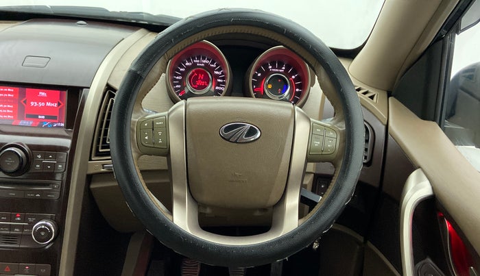 2013 Mahindra XUV500 W8 FWD, Diesel, Manual, 72,418 km, Steering Wheel Close Up
