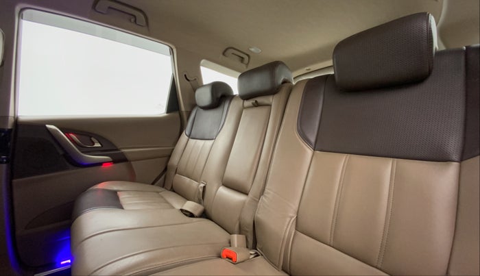 2013 Mahindra XUV500 W8 FWD, Diesel, Manual, 72,418 km, Right Side Rear Door Cabin