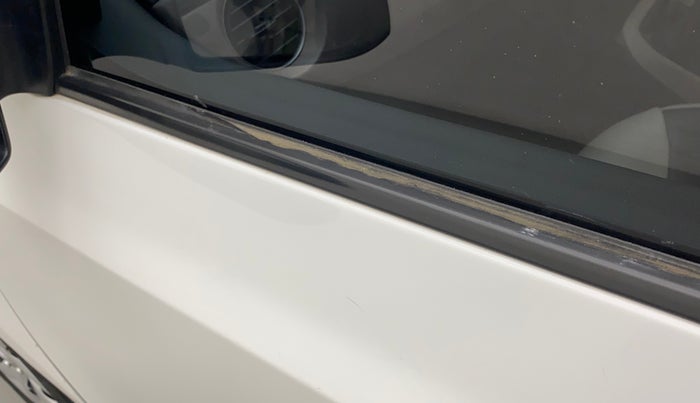 2019 Hyundai Grand i10 SPORTZ 1.2 KAPPA VTVT, Petrol, Manual, 37,218 km, Front passenger door - Weather strip has minor damage
