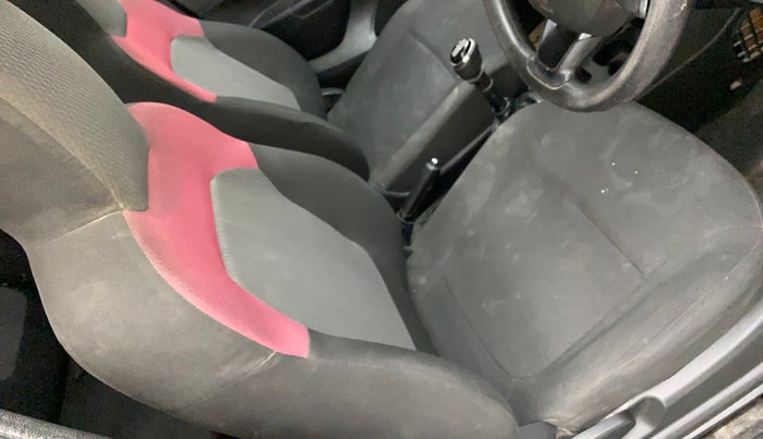 2019 Renault Kwid RXT 1.0 (O), Petrol, Manual, 75,494 km, Driver seat - Cover slightly stained