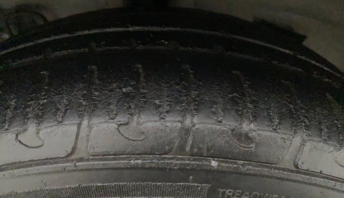 2015 Hyundai Grand i10 SPORTZ 1.2 KAPPA VTVT, Petrol, Manual, 36,285 km, Right Rear Tyre Tread