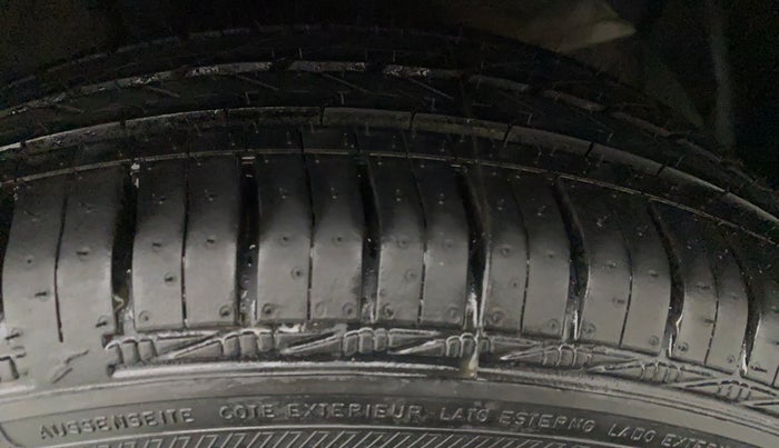 2015 Hyundai Grand i10 SPORTZ 1.2 KAPPA VTVT, Petrol, Manual, 36,285 km, Left Front Tyre Tread