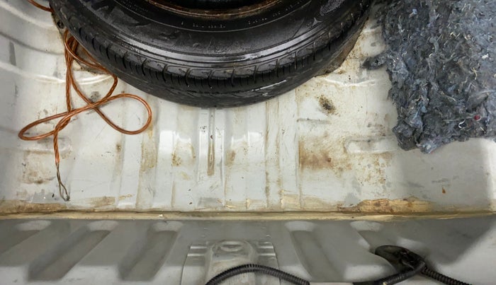 2012 Toyota Etios G, Petrol, Manual, 75,209 km, Boot floor - Slight discoloration