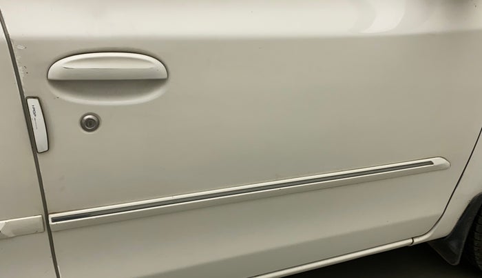 2012 Toyota Etios G, Petrol, Manual, 75,209 km, Driver-side door - Minor scratches