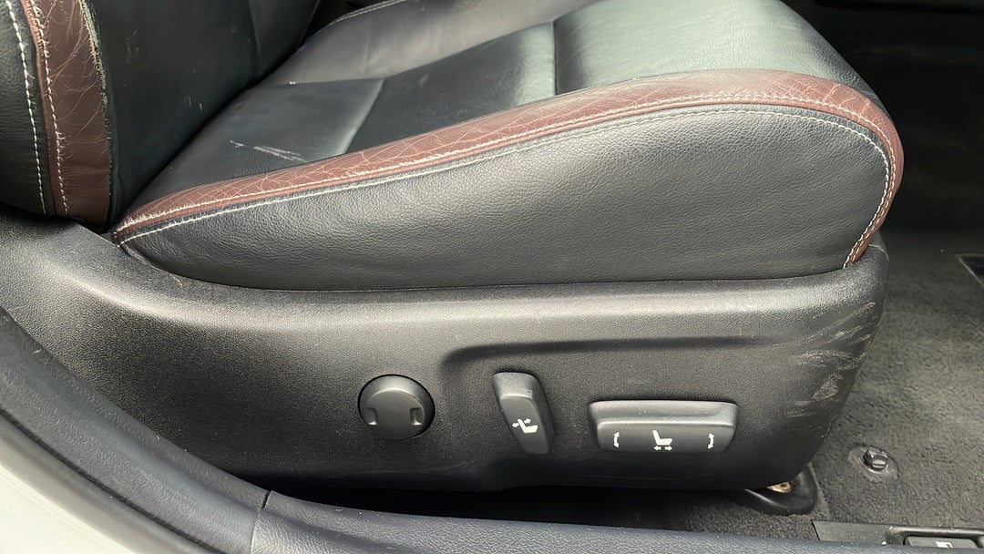 2017 Toyota Aurion Sportivo, Automatic, 46563 km, Drivers Side Adjustment Panel