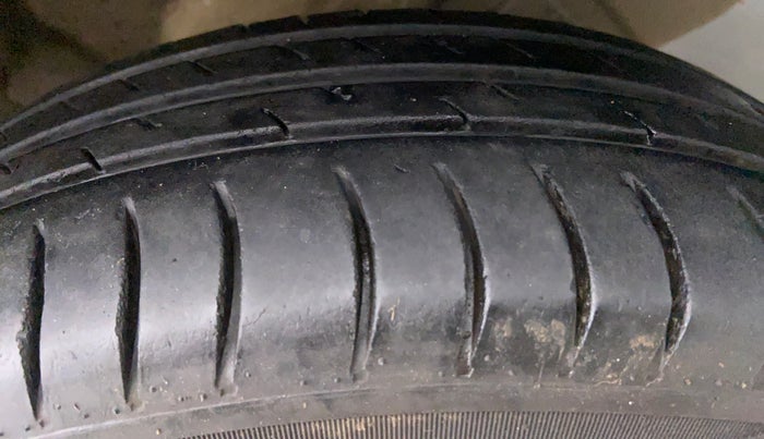 2014 Maruti Wagon R 1.0 LXI CNG, CNG, Manual, 75,910 km, Left Rear Tyre Tread