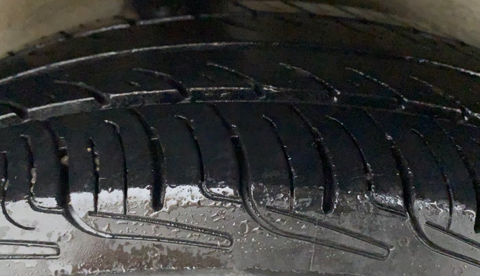 2014 Maruti Ritz VXI, Petrol, Manual, 74,926 km, Right Rear Tyre Tread