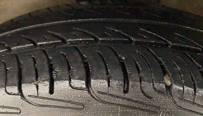 2014 Maruti Ritz VXI, Petrol, Manual, 74,926 km, Left Front Tyre Tread