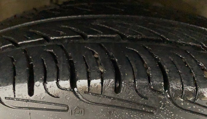 2014 Maruti Ritz VXI, Petrol, Manual, 74,926 km, Right Front Tyre Tread