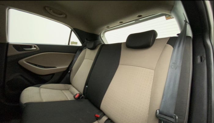 2015 Hyundai Elite i20 ASTA 1.2, Petrol, Manual, 82,136 km, Right Side Rear Door Cabin