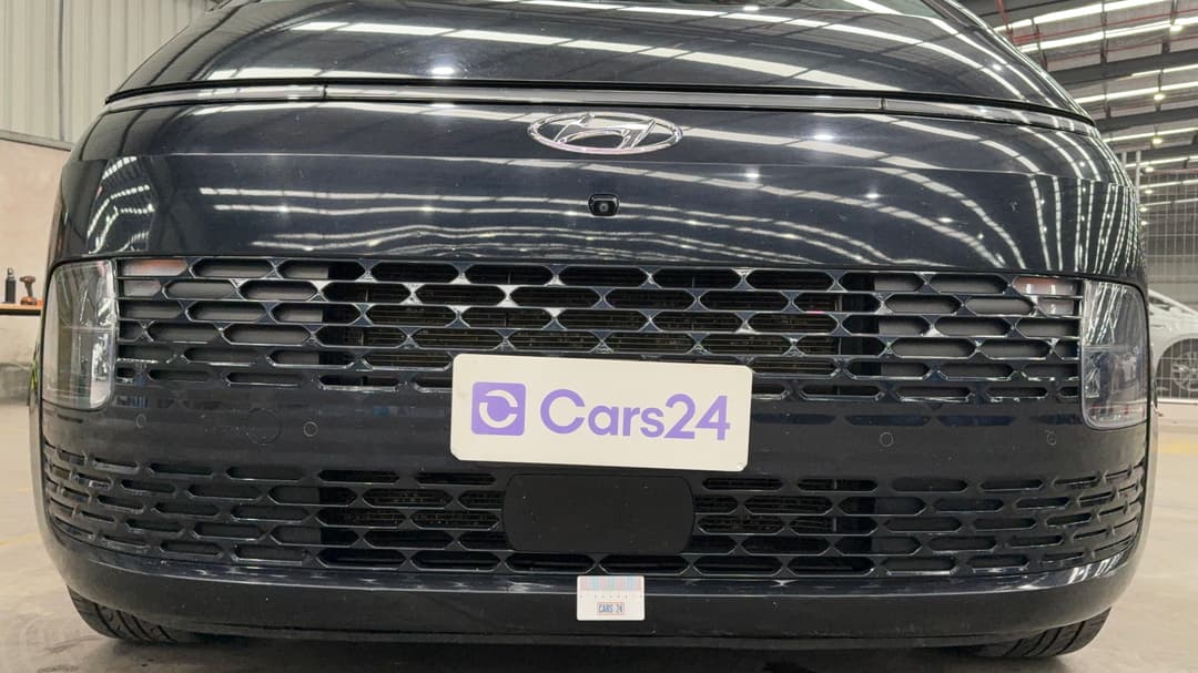 2022 Hyundai Staria Staria, Automatic, 90935 km, Bumper Front Chip