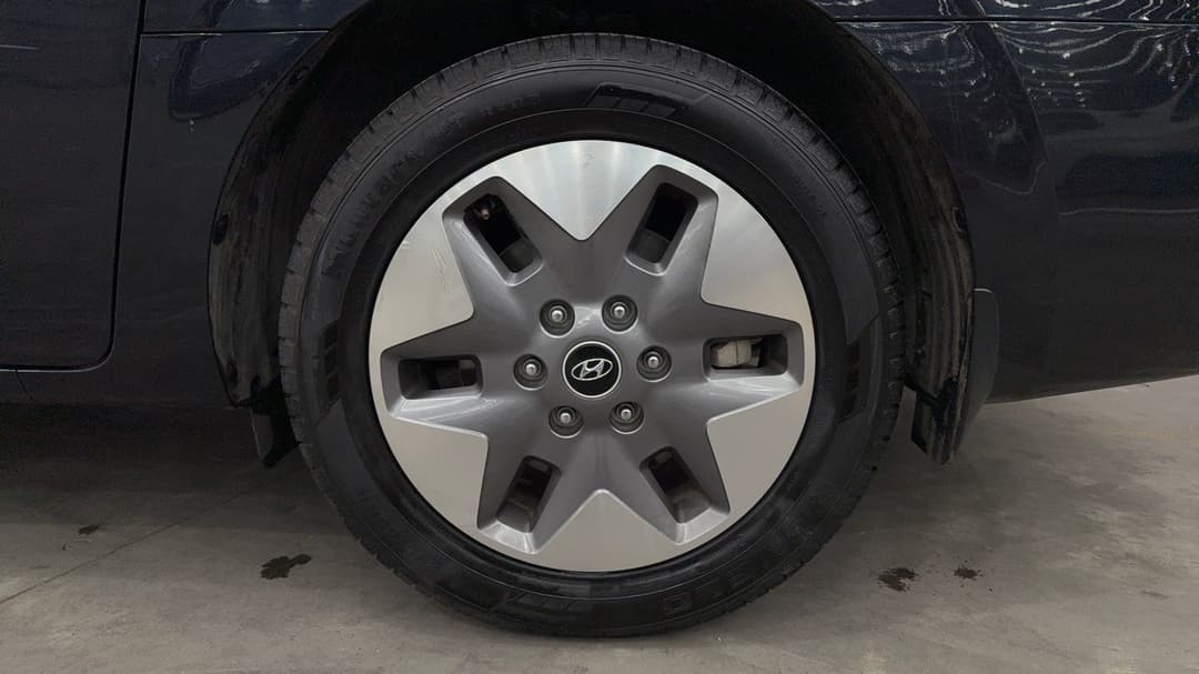 2022 Hyundai Staria Staria, Automatic, 90935 km, Left Rear Wheel