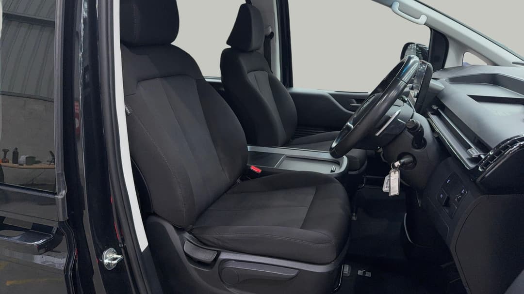 2022 Hyundai Staria Staria, Automatic, 90935 km, Right Side Front Door Cabin View