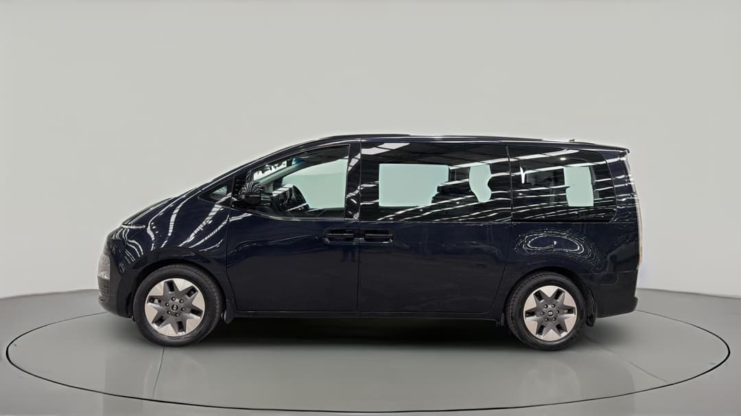 2022 Hyundai Staria Staria, Automatic, 90935 km, Left Side View
