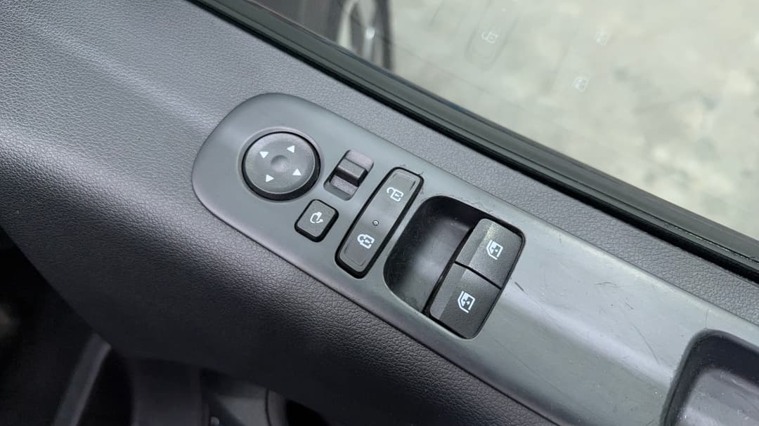 2022 Hyundai Staria Staria, Automatic, 90935 km, Drivers Side Door Panel Controls