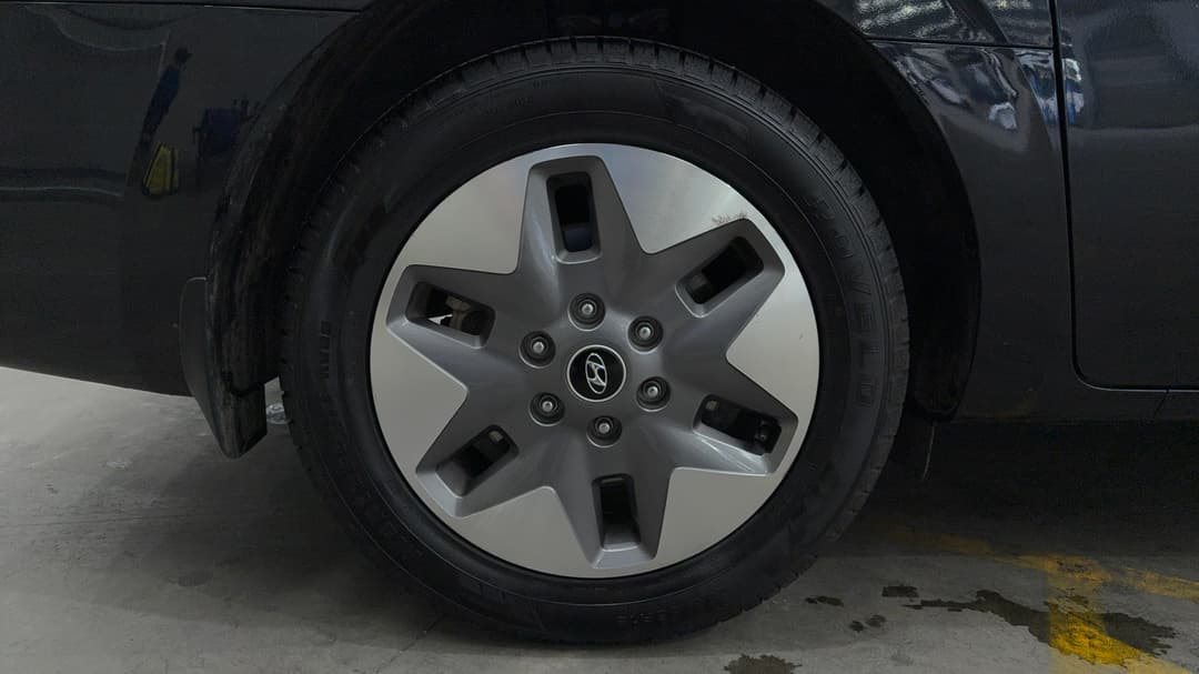 2022 Hyundai Staria Staria, Automatic, 90935 km, Right Rear Wheel