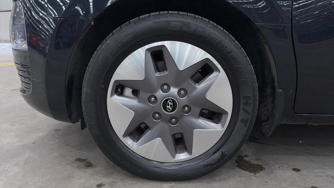 2022 Hyundai Staria Staria, Automatic, 90935 km, Left Front Wheel