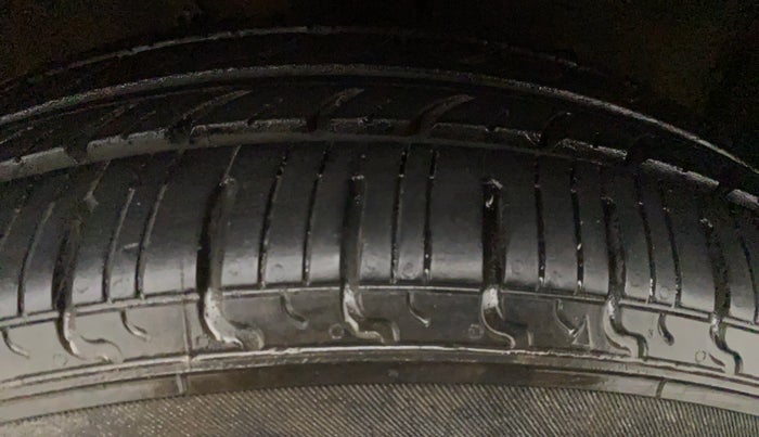 2016 Maruti Celerio VXI, Petrol, Manual, 56,155 km, Right Front Tyre Tread