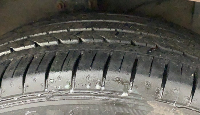 2016 Maruti Ciaz ZXI+ AT, Petrol, Automatic, 84,195 km, Right Front Tyre Tread