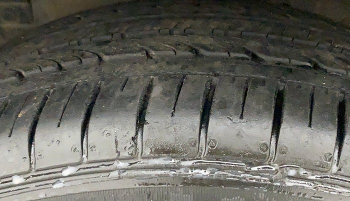 2016 Maruti Ciaz ZXI+ AT, Petrol, Automatic, 84,195 km, Left Front Tyre Tread